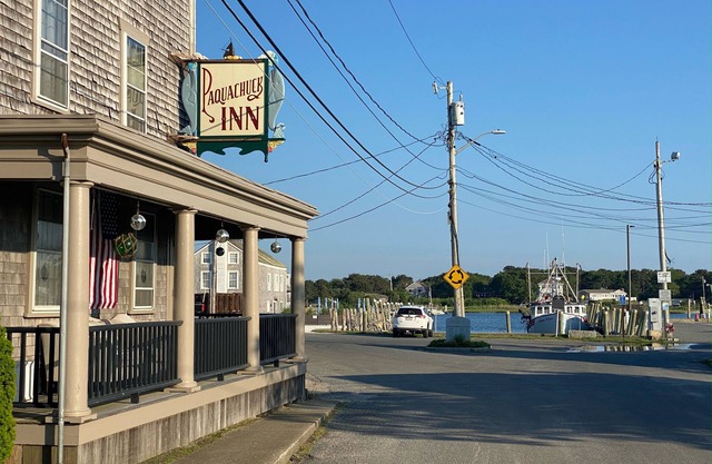 Relax by the sea! Bed & Breakfast room near Horseneck State Beach