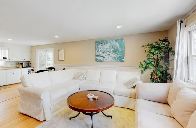 Relax by the sea! Pet-Friendly Truro Home near Cape Cod National Seashore