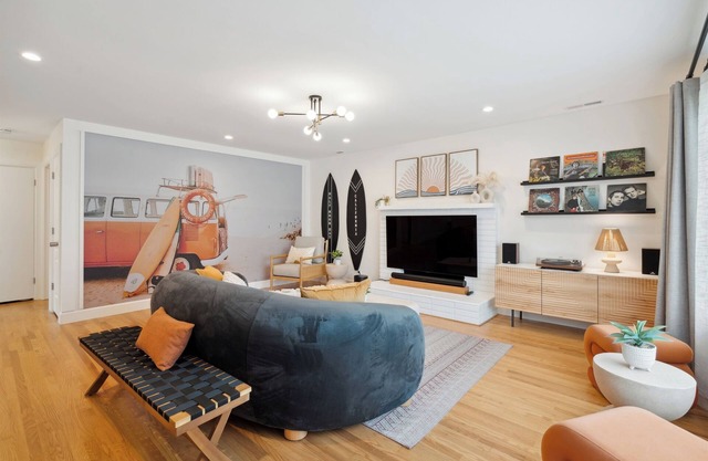Relax Coastal Retreat: Beautiful 2B Home Nr Beach