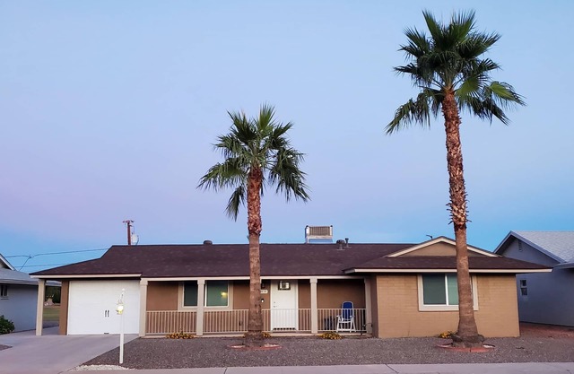 Relax & Enjoy the sun on the Covered Patio & Golf Course View