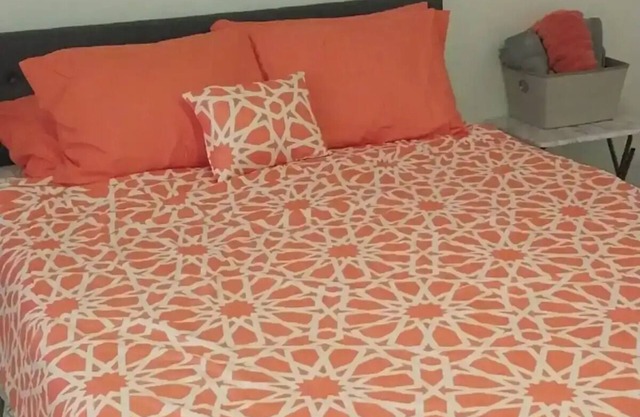 Relax in a Safe Environment Located in a Gated Community 5 minutes from Airport