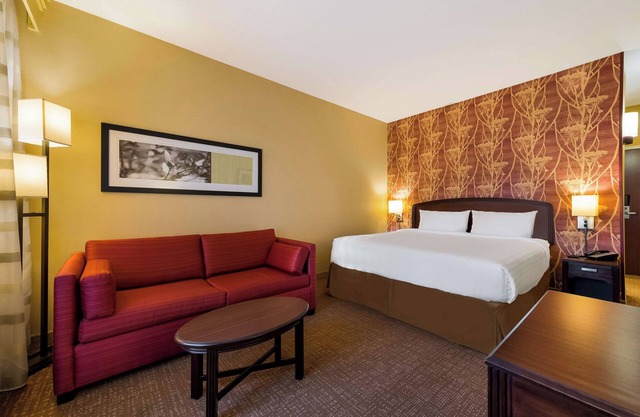 Relax in a Spacious Room with Swimming Pool, Perfect for Shoppers & Explorers