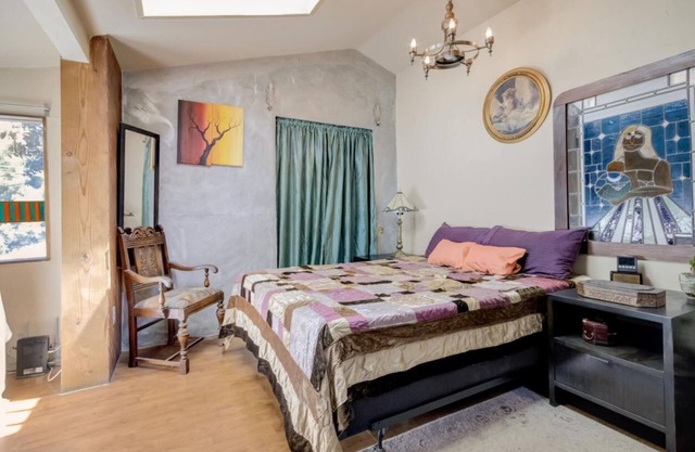 Relax in an unique artistic house and with nature