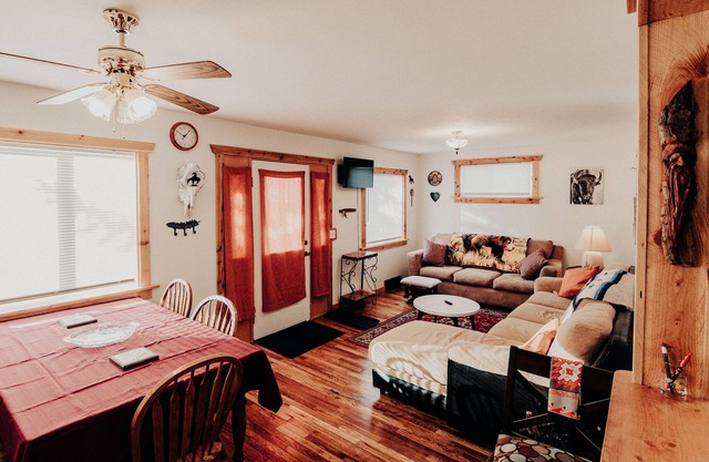 Relax in "Big Sky" Style just 3 blocks from the Symes Mineral Soaks!