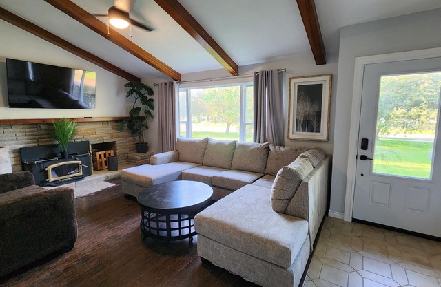 Relax in Comfort -Family/Group travel or Temporary Relocation!