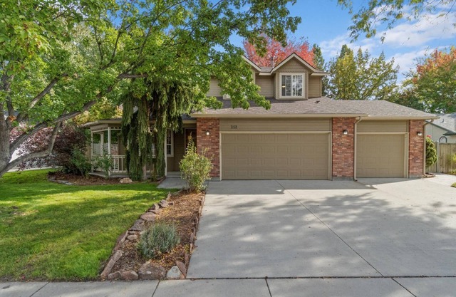 Relax in DOG-Friendly Modern Farmhouse Stye | A Stroll Away from Downtown Eagle! BBQ & Patio!