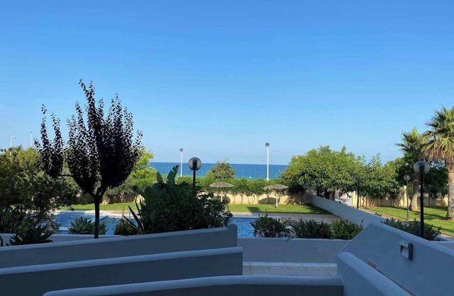 Relax in front of the sea: our first floor with a view