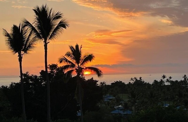 Relax in Keauhou with Stunning Kona Coast and Golf Course Views