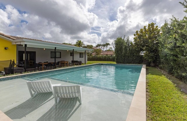 Relax in Miami Heated Pool Fit10