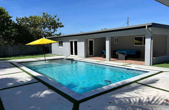 Remodeled Grand Villa Oasis Pool BBQ and Ping Pong