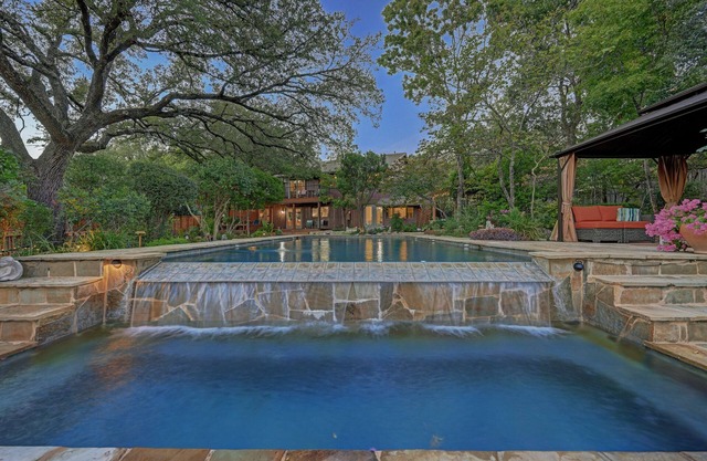 Relax in Nature w/ Private Pool and minutes from downtown