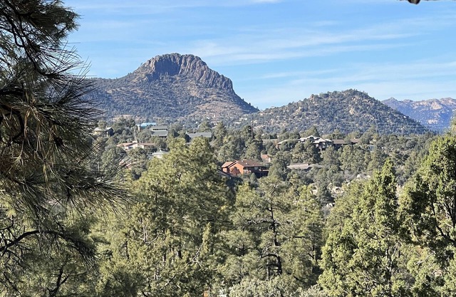 Lovely 3B/2B Home with Views of Thumb Butte and Granite MT, 3 mi to town
