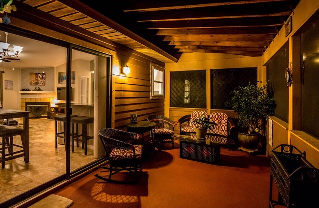 🍹🌞 Hot Tub Paradise! Fenced, Wi-Fi, TV, Near Beaches