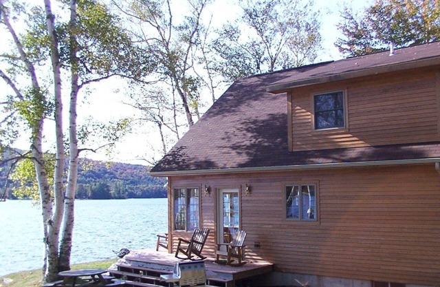 Entspannen Sie in Ruhe in diesem wunderschönen Chalet am Island Pond Lakeside