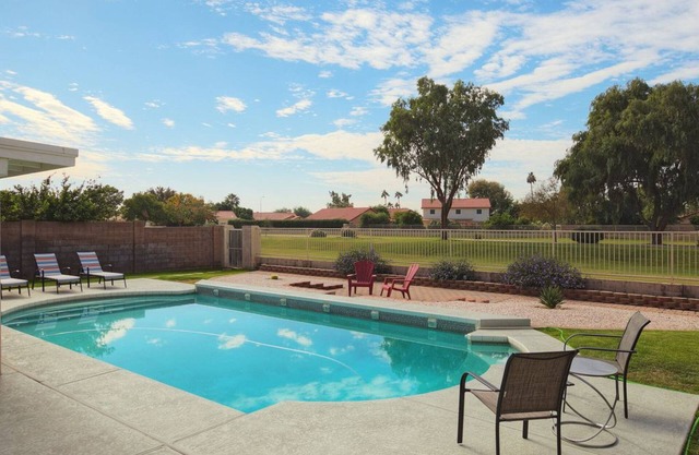 Entspannen Sie sich im sonnigen Arizona mit beheiztem Pool und einer schönen Aussicht