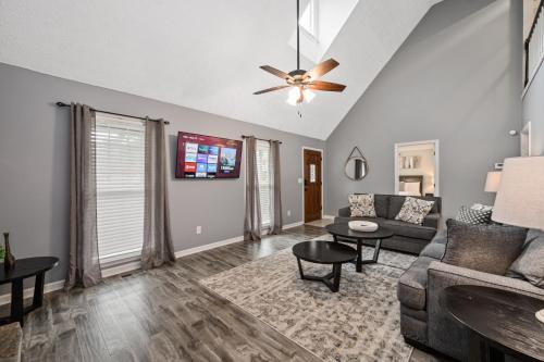 Relax In This 4BR Retreat With Screened Snug Porch