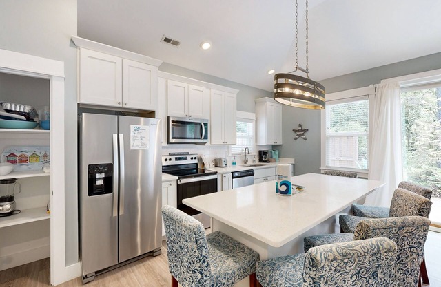 Relax in this inviting condo with pool