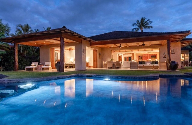 Relax in this OceanView Estate w/ Lava stone-lined Infinity Pool & Private Spa