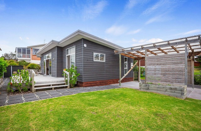 Relax on Dillon - Waihi Beach Holiday Home