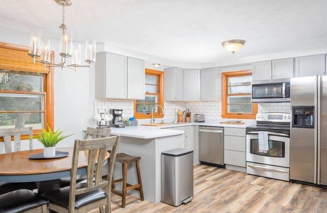-Relax on Rogers - 3 bedroom, 2 bath