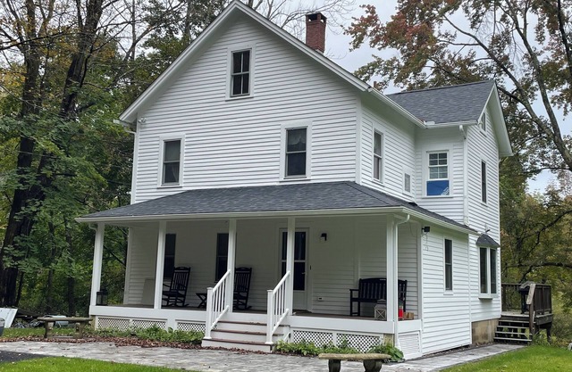 Relax or be active! The choice is yours in this pet-friendly family home.