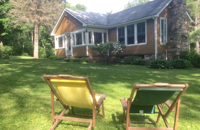 Entspannen, lesen, unterhalten oder zu Fuß zum West Lake von unserem Berkshire Home.