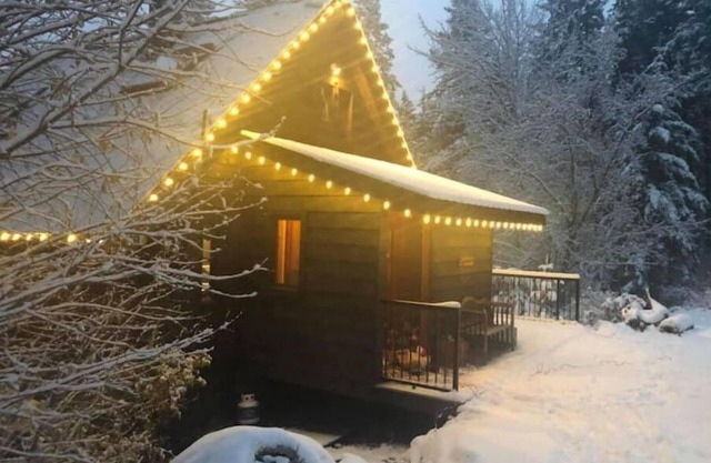 Relax, Recharge & Play - Private Lakeview retreat w/fire pit, big deck, Pets ok