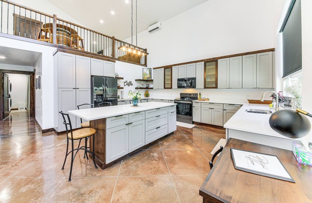 Relax, Reconnect & Explore: Modern Idaho House!