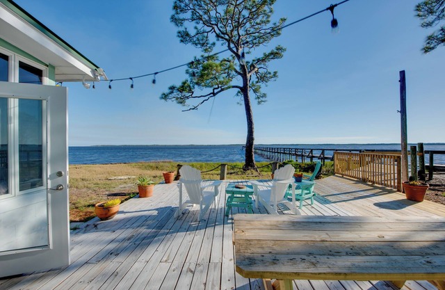 Relax & Refresh: Waterfront Cottage in Panacea