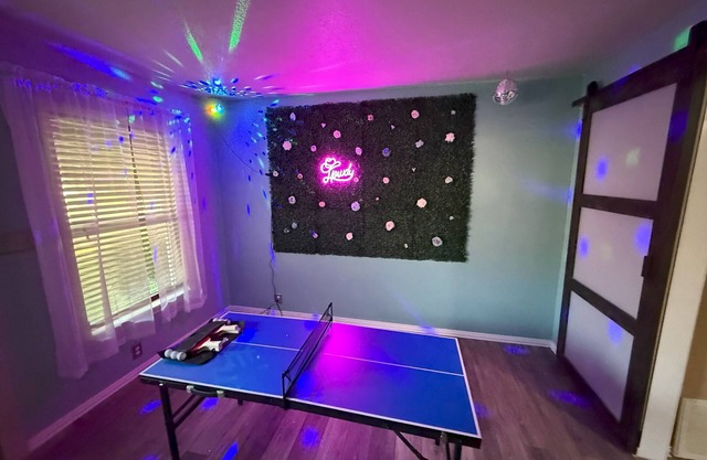 Relax, Snap, and Stream In Style. Spacious 4 King Bed Room w/Game Room.