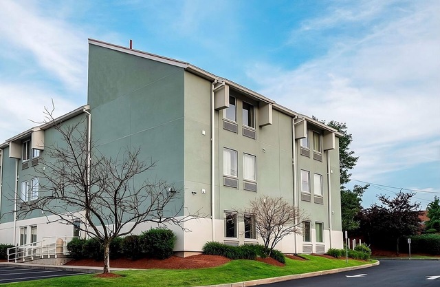 Relax & Unwind! 2 Roomy Units, Short Drive to Old Ship Street Historic District!