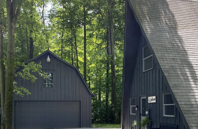 Relax, unwind, and unplug in this nature loving Aframe on the river.