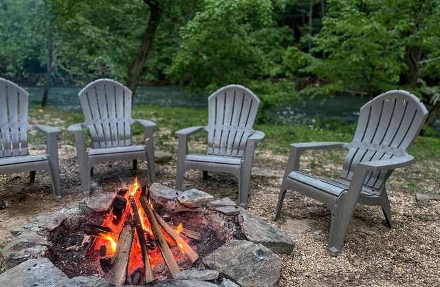 Entspannen und entspannen Sie sich im Chestatee River Retreat! Hundefreundlich und in der Nähe von Weingütern