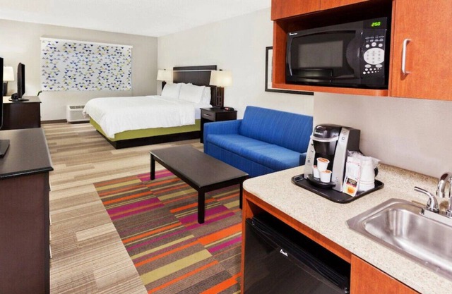 Relax & Unwind in a Cozy Room w/ Mini-Kitchen!