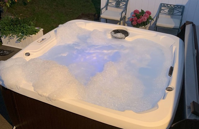 Relax villa ,hot tub and New Heated pool ,7 minutos from the beach