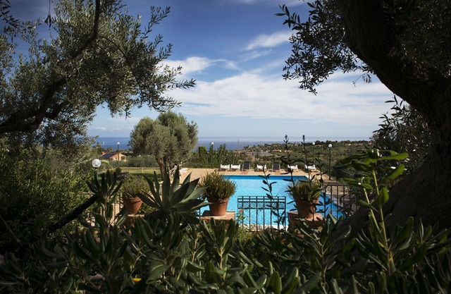Entspannen Sie auf dem Land mit Pool und Meerblick!