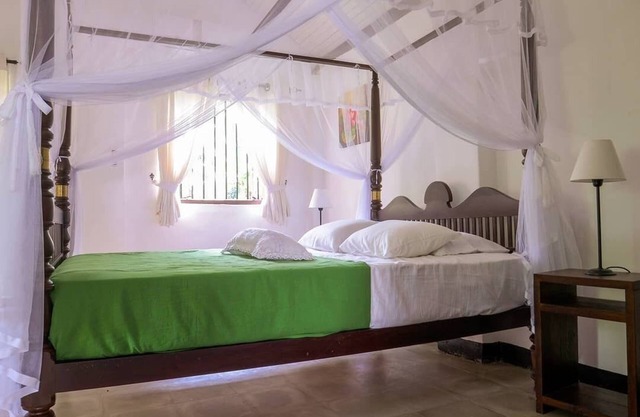 Relax your stay and realize your vision of comfort with crisp linen theme.