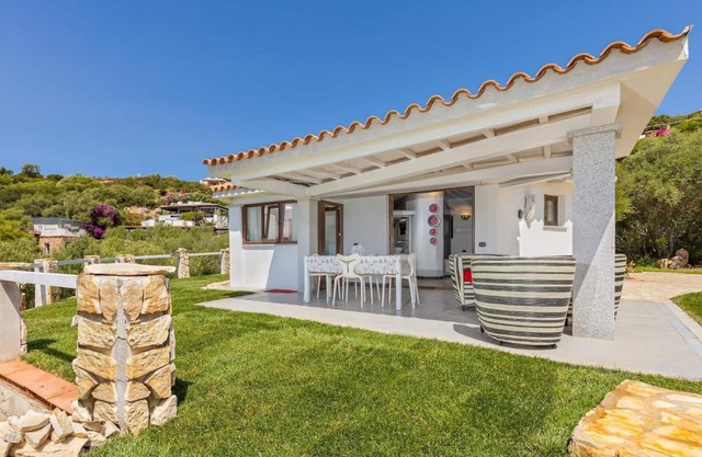 Relaxation and comfort come together in an oasis of peace. Authentic Sardinia is waiting for you!