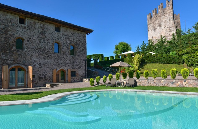 Entspannen Sie in der Natur in der gesamten Villa mit Pool,.