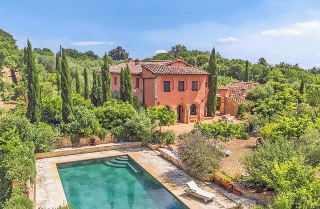 Relaxation in the green, in the municipality of Monteriggioni just 7 km from Siena