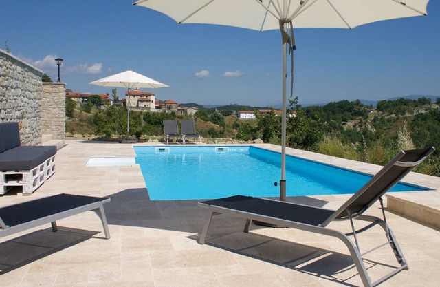 Erholung abseits von Hektik, in schöner Landschaft und am fantastischen Pool