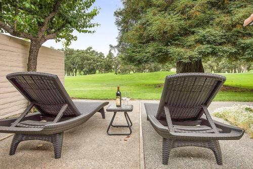 Relaxation on Silverado Fairway