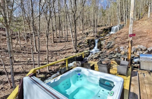 Relaxation Retreat: Home w/Hot Tub, Gym & Sauna