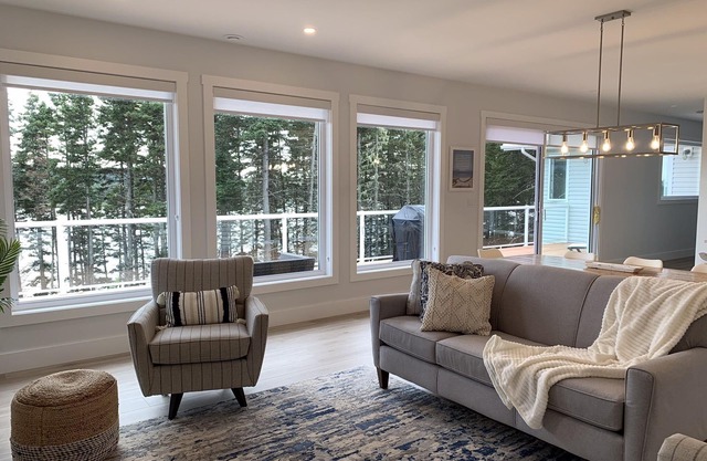 Relaxed Cottage overlooking Souris River.