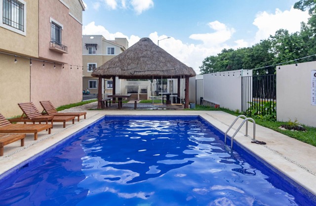 ★Relaxed & Cozy Apt w/Pool 10 min from Beach, perfect for families (5Ppl)