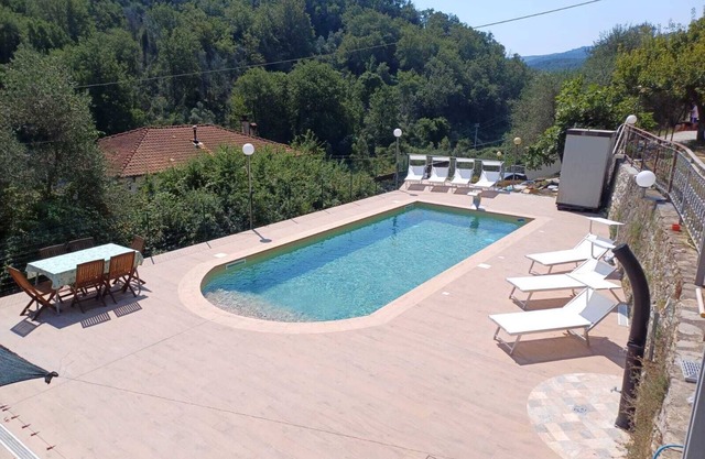 „Entspannte Auszeiten im Casa Viola – Ihr kleines Ferienparadies mit Pool