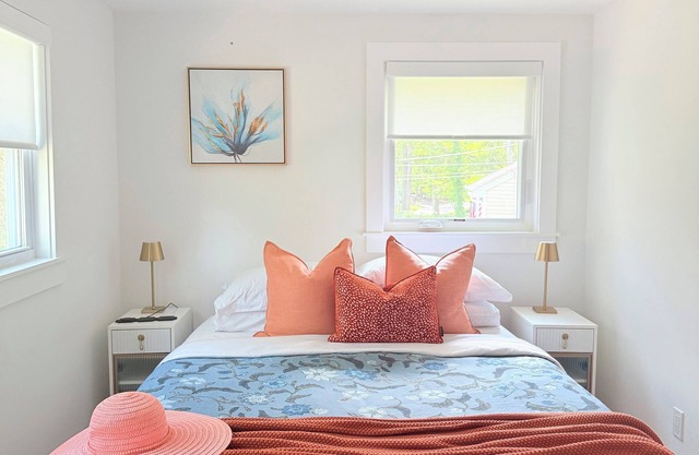 "Relaxing 2-Bedroom Retreat Minutes from Stunning Beaches and local Wineries!"
