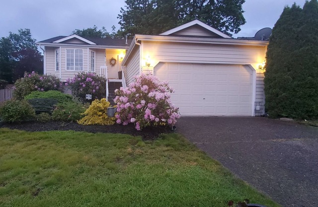 Relaxing 3 bedroom Home with outdoor Zen Patio