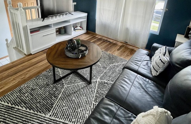 Relaxing 3 bedroom home with workspace!!