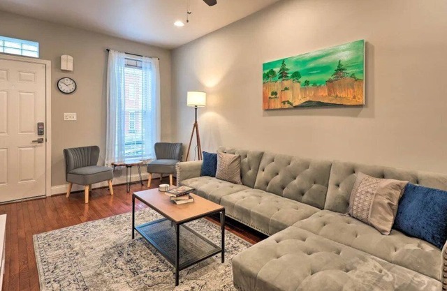 Relaxing 3 Bedroom Rowhome w/ Roof Deck & Park Pad